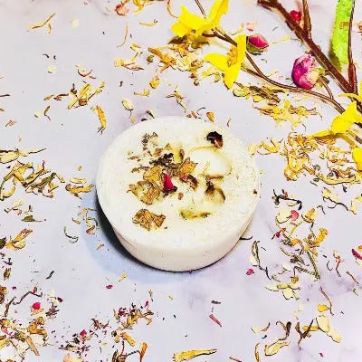 2-SIDED GOAT'S MLK LOOFAH SOAP (ROSE). Ultra hydrating, smells like fresh cut roses. 4 pack Sweetwater Labs