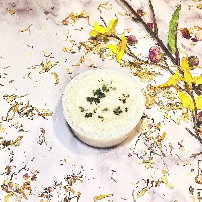 2-SIDED GOAT'S MILK LOOFAH SOAPS (EUCALYPTUS MINT). Ultra hydrating, clean fresh scent of eucalyptus. 4 pack Sweetwater Labs